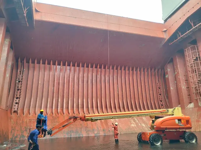Cargo hold prepared to grain-cleanliness standard